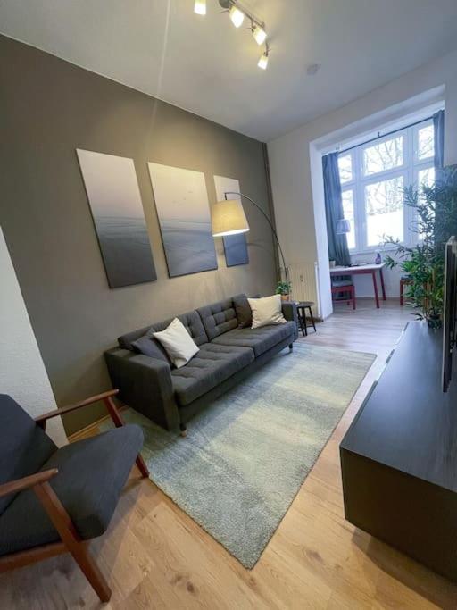 Modern Cozy Apt. -With 2 Tv, Netflix And Work Desk إسن المظهر الخارجي الصورة