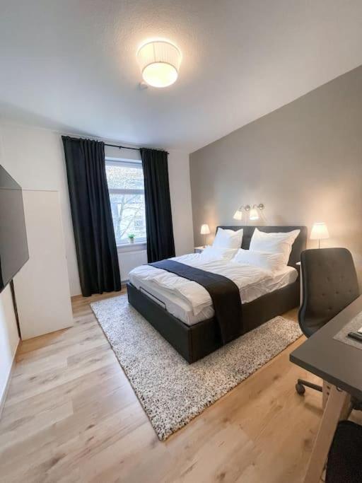 Modern Cozy Apt. -With 2 Tv, Netflix And Work Desk إسن المظهر الخارجي الصورة