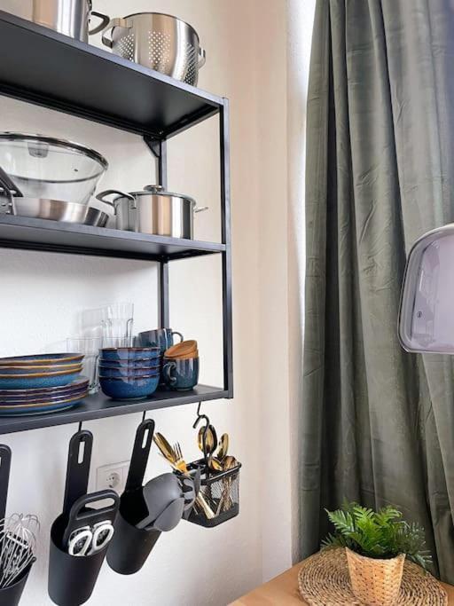 Modern Cozy Apt. -With 2 Tv, Netflix And Work Desk إسن المظهر الخارجي الصورة