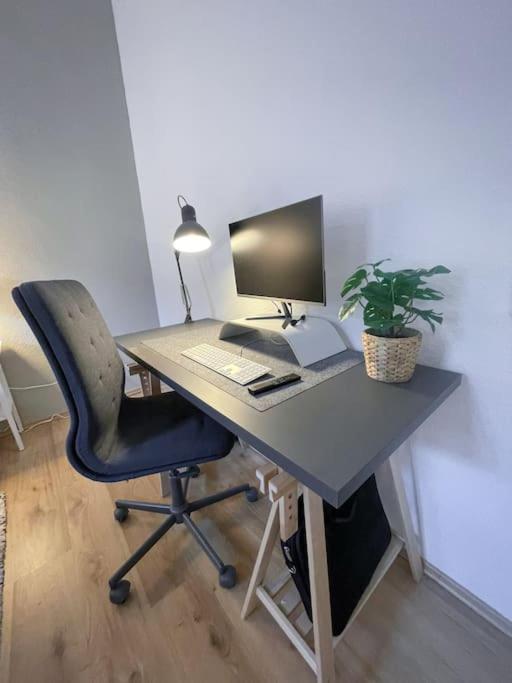 Modern Cozy Apt. -With 2 Tv, Netflix And Work Desk إسن المظهر الخارجي الصورة